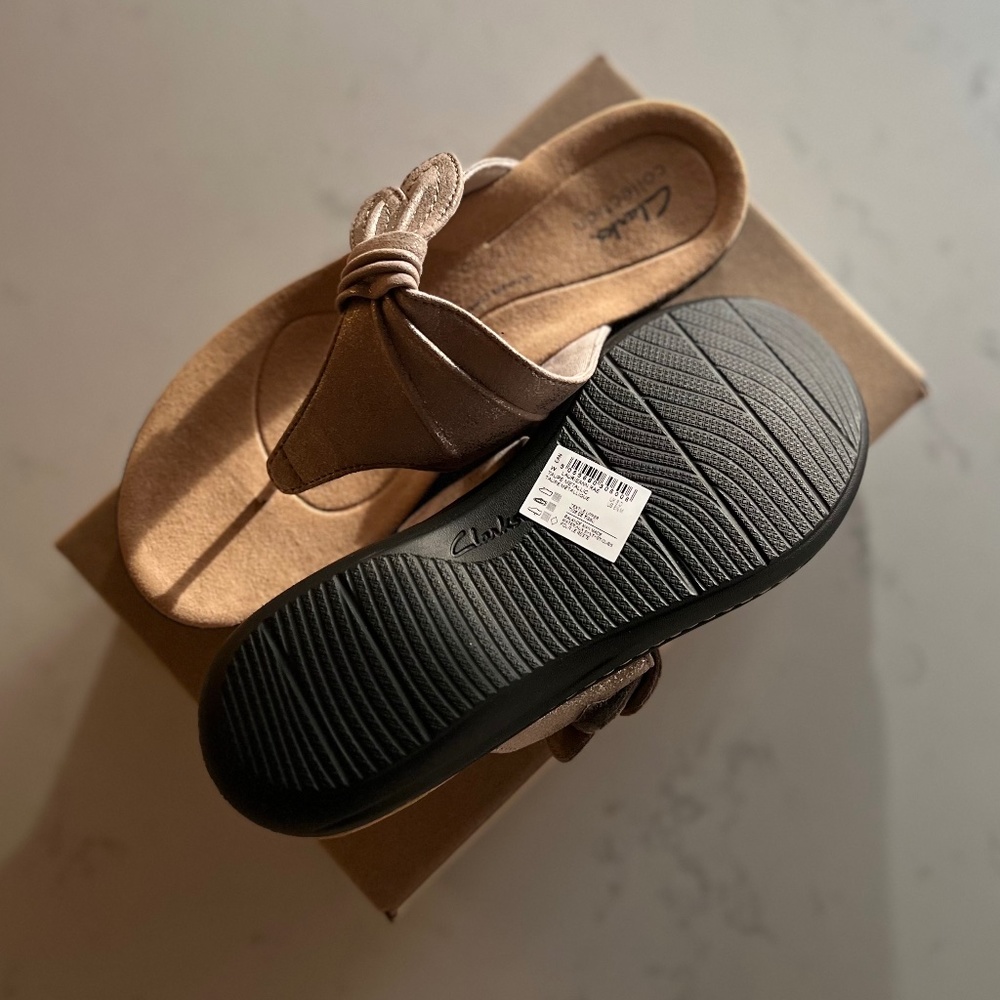 Clarks Taupe Metallic Laurieann Rae Flat Sandal - Picture 3 of 13